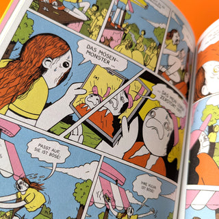 Lustige Comic-Szene aus 'Fungirl – Zwei brandneue Abenteuer': Fungirls absolute Ehrlichkeit und ihr unerschrockener Charakter sorgen für turbulente Momente. Ein Comic, der mit Charme und Witz überzeugt!"
